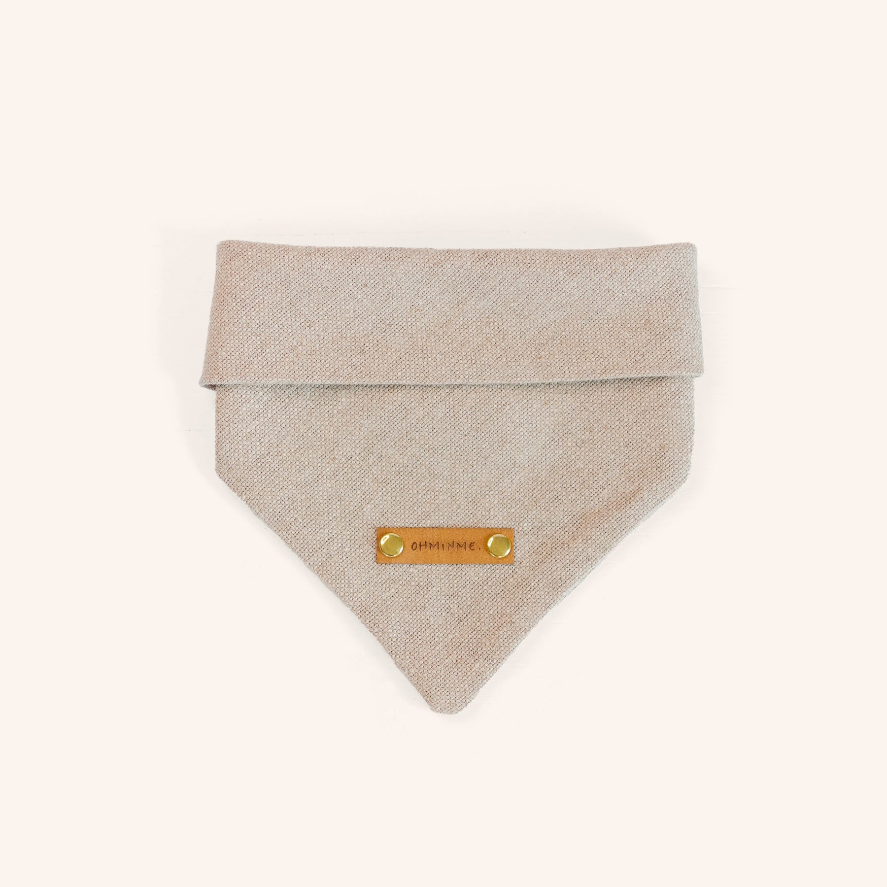 organic bandana for dogs in natural hemp with OHMINME washable paper label and brass rivets, detail