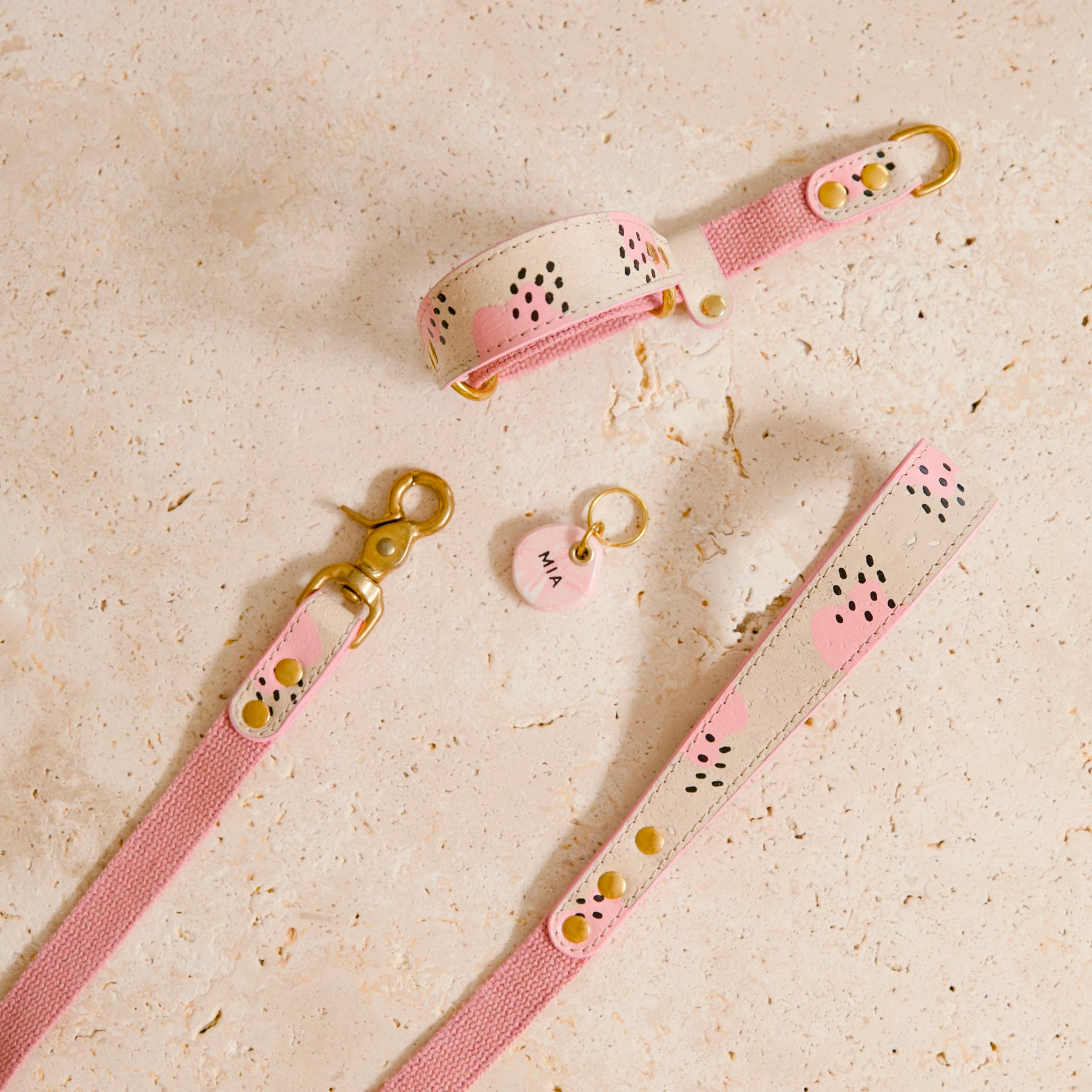 Pink dog collar and leash in cream cork leather and hemp, pink marble look name tag