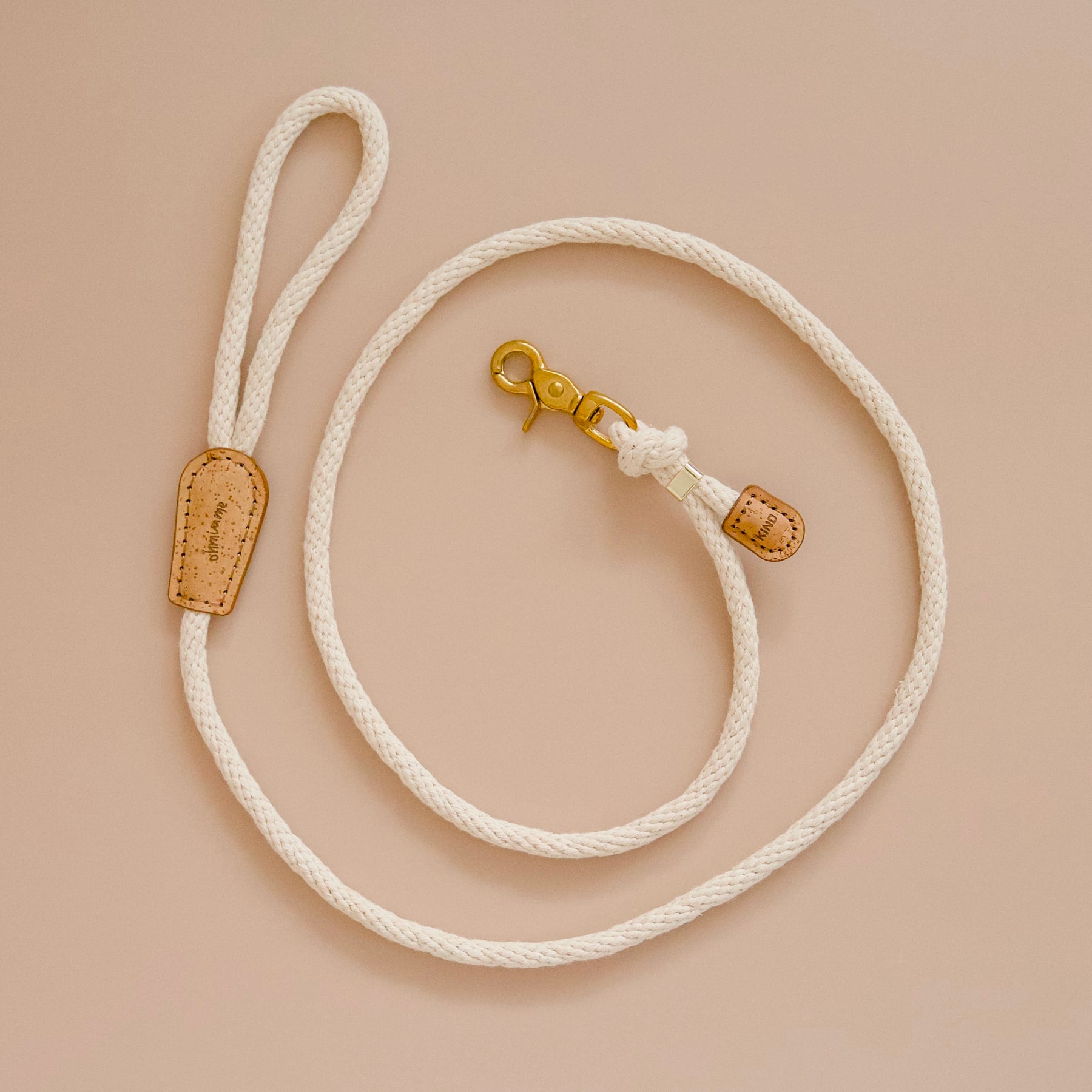 Long dog leash in natural cotton rope with cork leather details and gold brass hardware