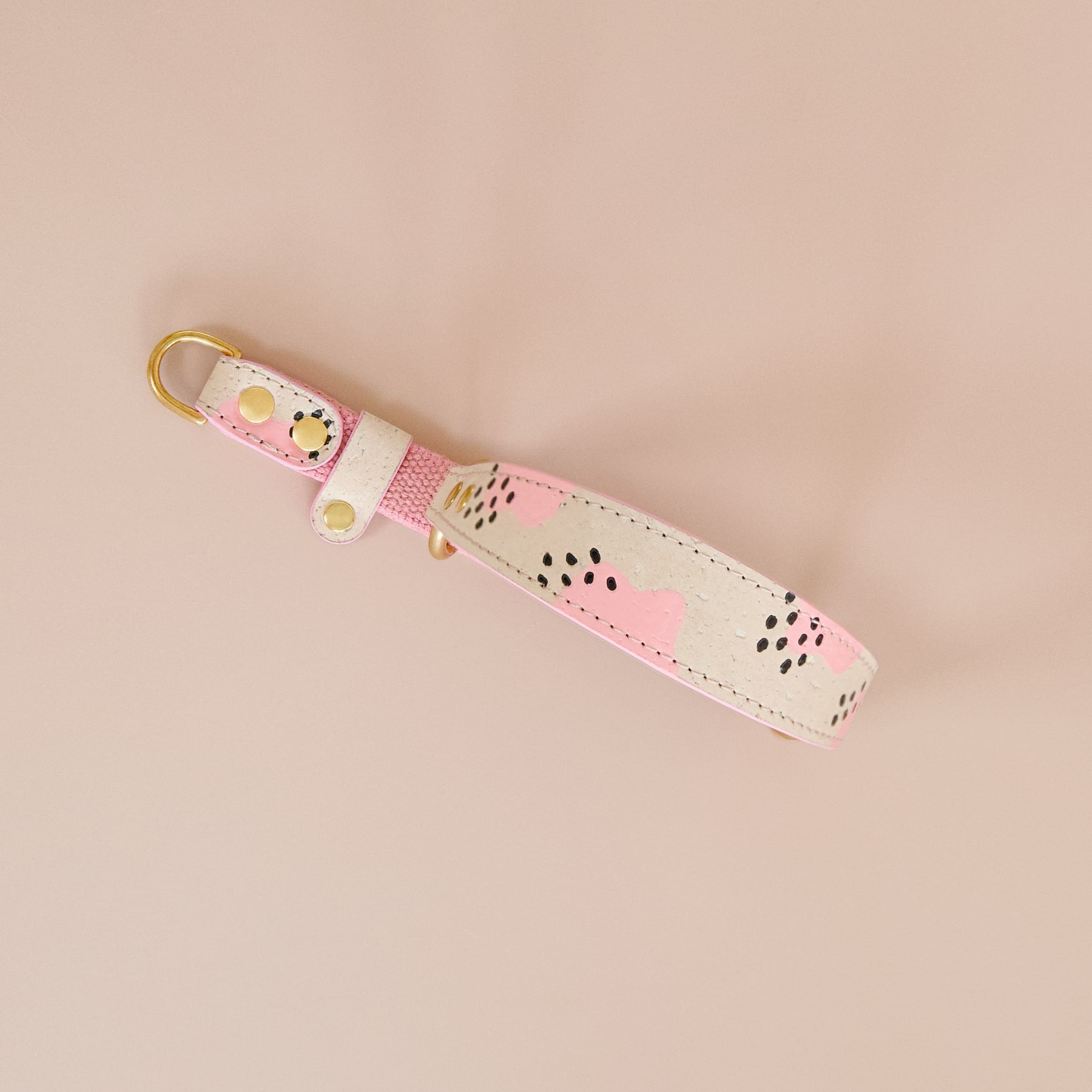 Dog slip collar in cream beige cork leather and pink organic hemp, brass hardware, top view