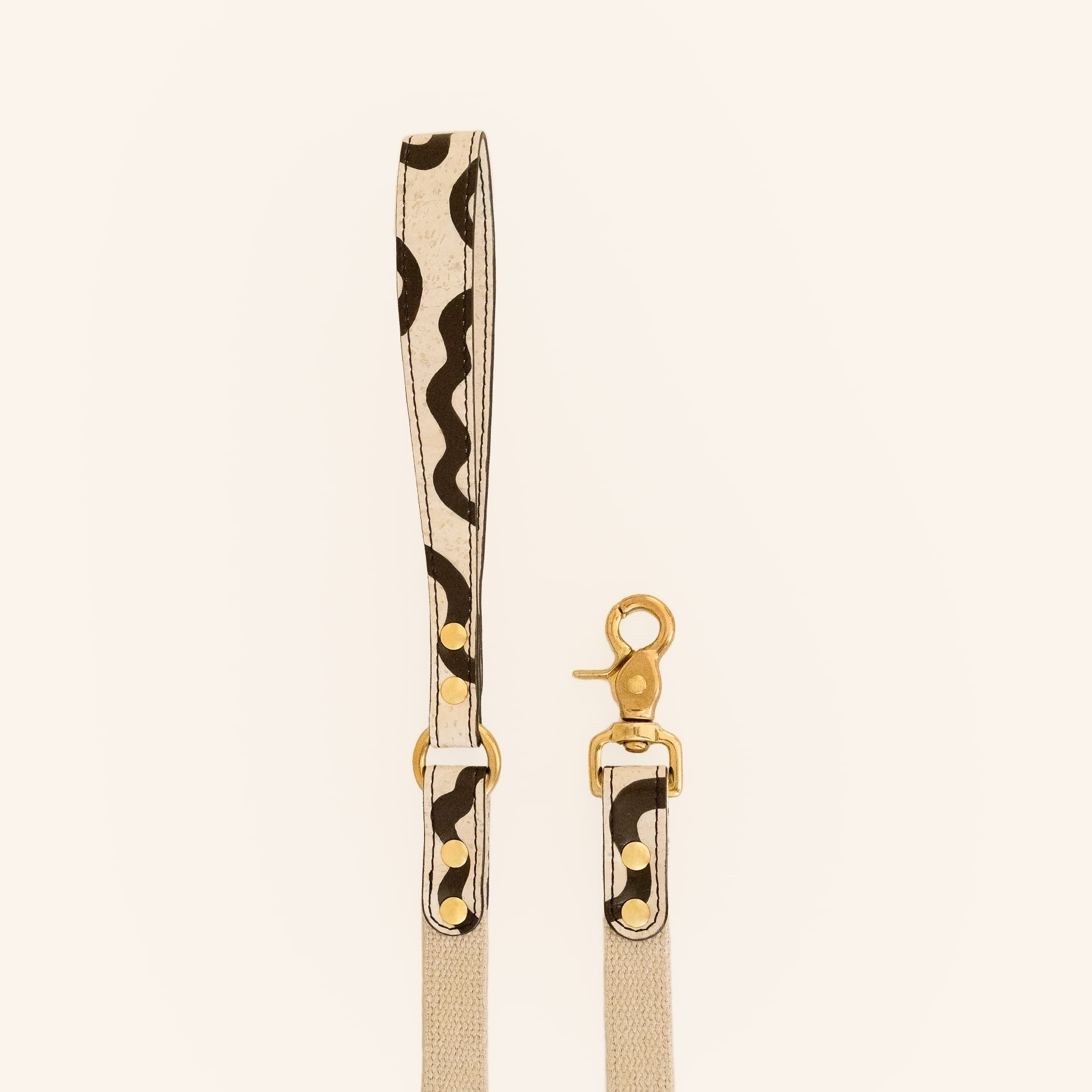 Dog leash made from vegan cork leather and hemp, featuring dark brown curves and solid brass hardware.