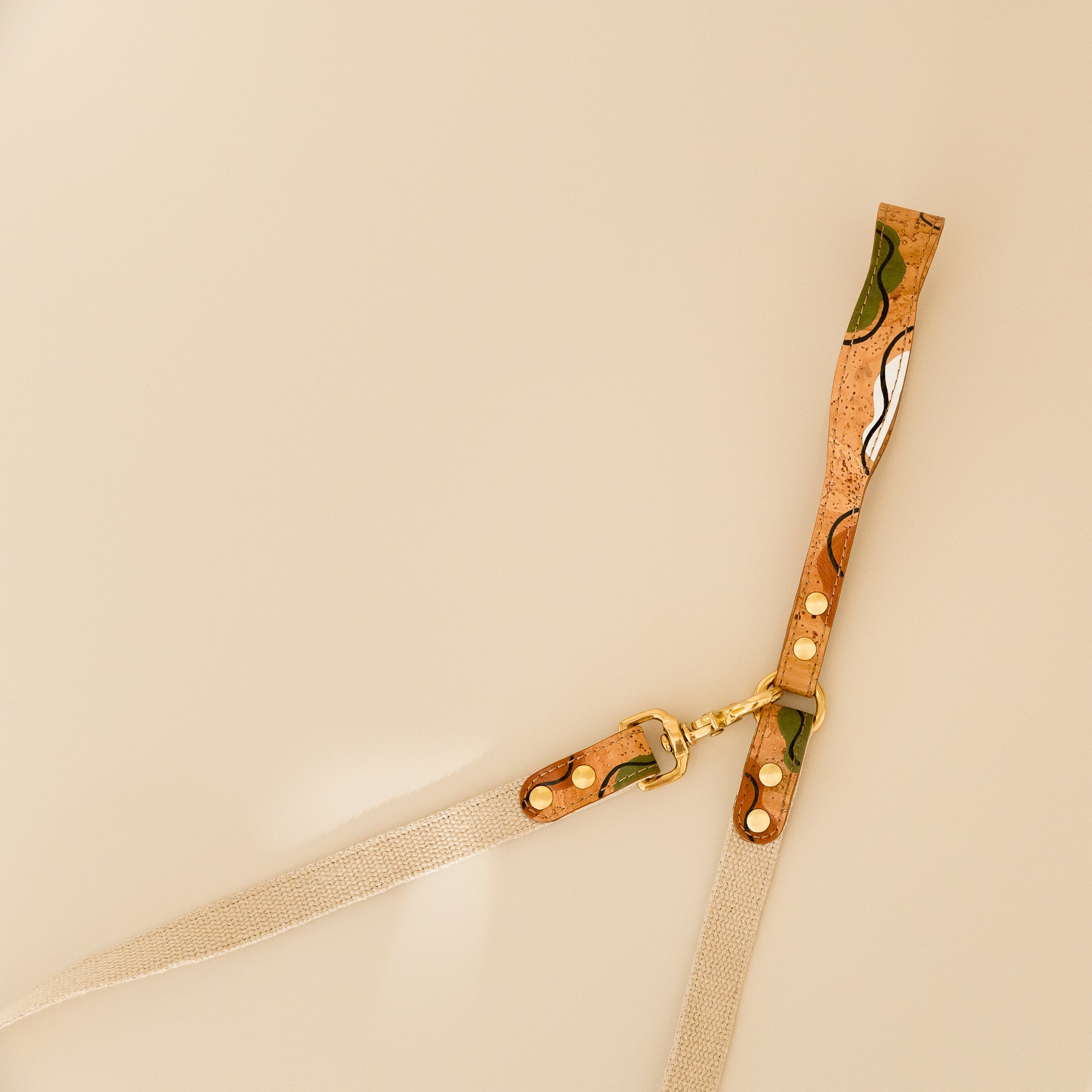 vegan plant leather dog leash made from plant-based cork and organic hemp webbing, featuring brass hardware, front detail