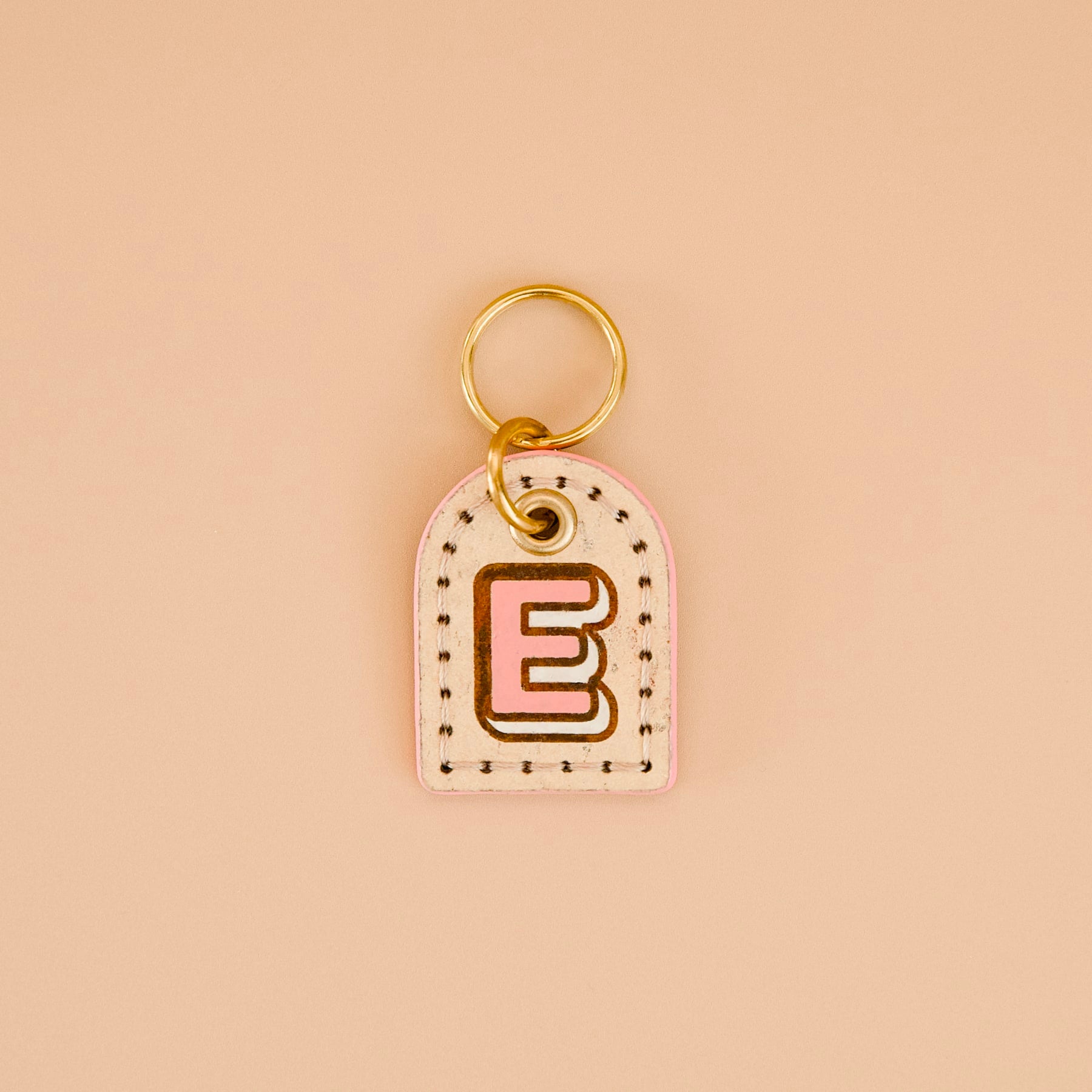 Beige cream cork leather dog ID tag with rose pink monogram “E”, matching pink edges, brass split ring